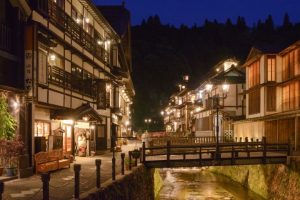Menikmati Keindahan Kota Pemandian Air Panas Ginza Onsen